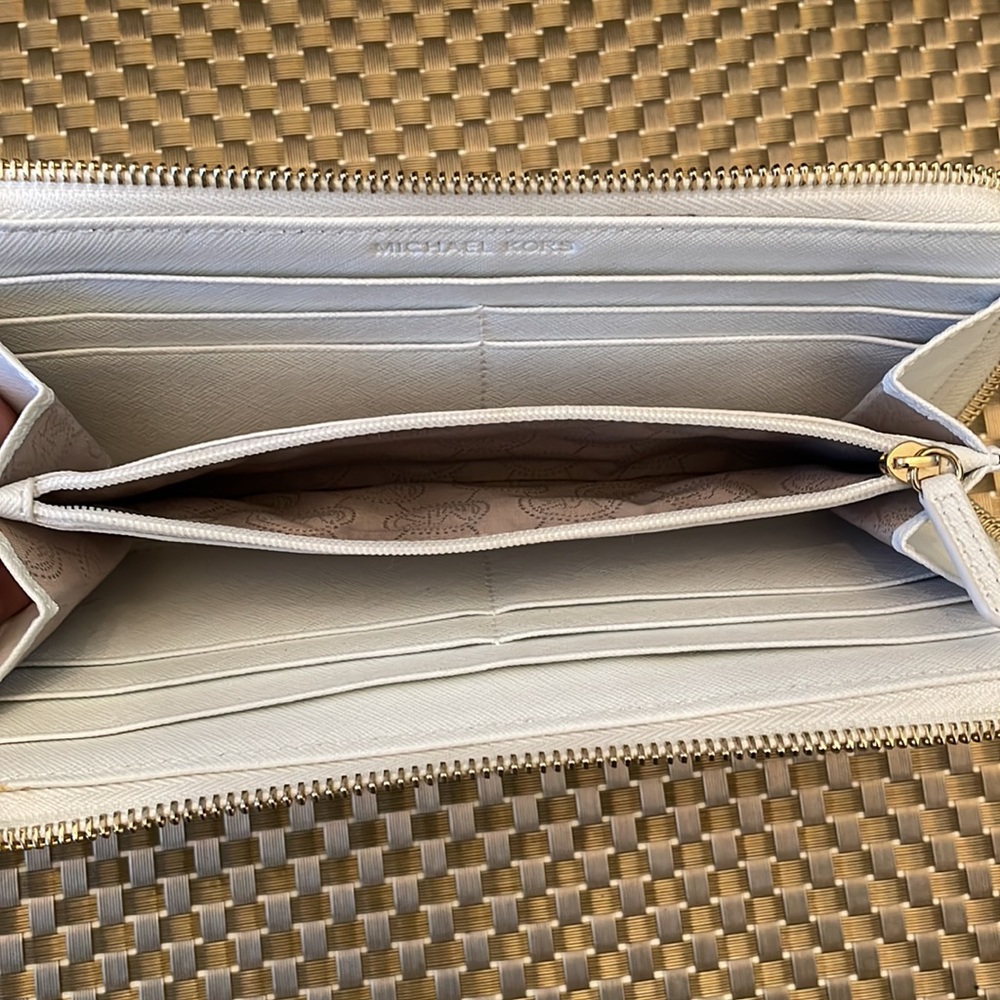 MICHAEL Michael Kors White Wallet - Picture 4 of 5